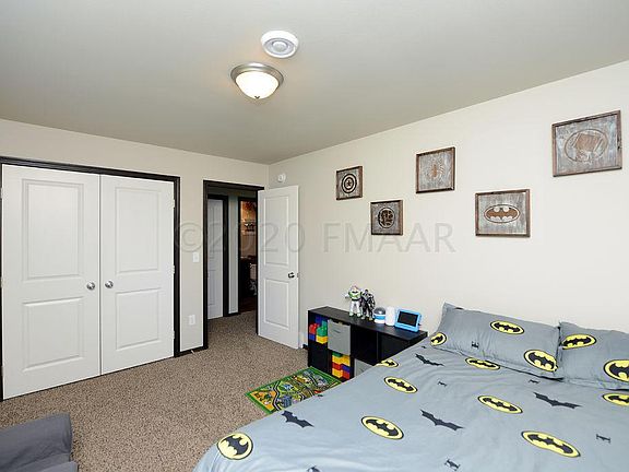 4th image of 1028 30th Ave W