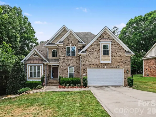 765 Sloan St, Denver, NC 28037