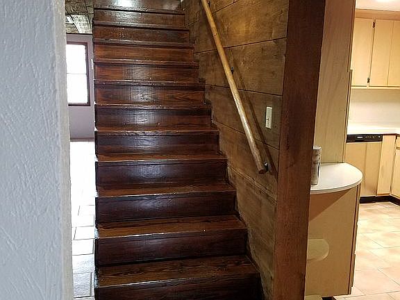 3rd image of 1612 E Monroe Ave