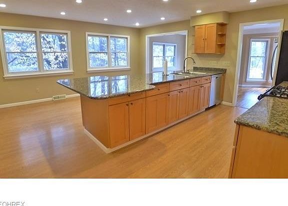 3rd image of 65 Hemlock Ln