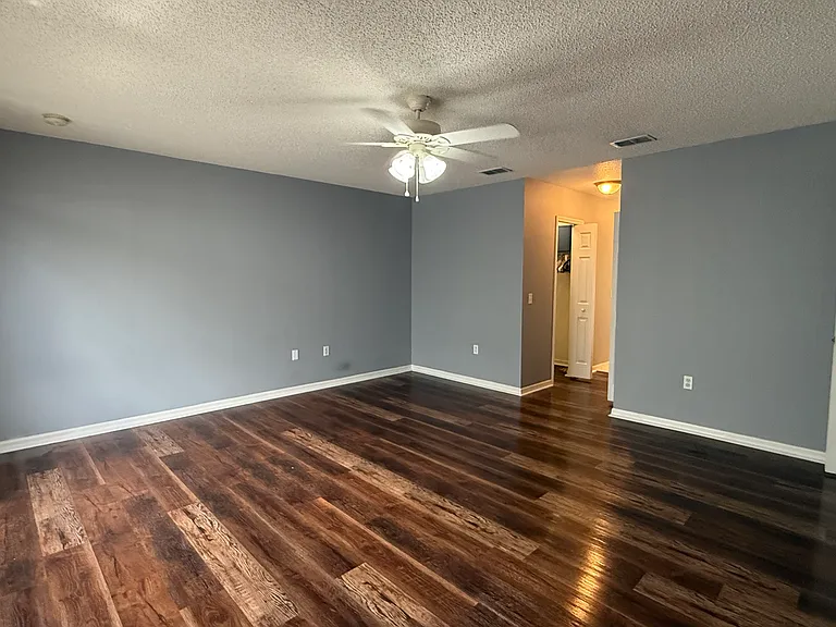554 Bristol Cir — Photo 24