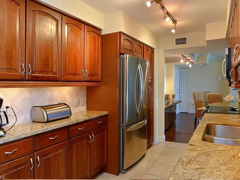 4001 Gulf Shore Blvd N #707 — Photo 9