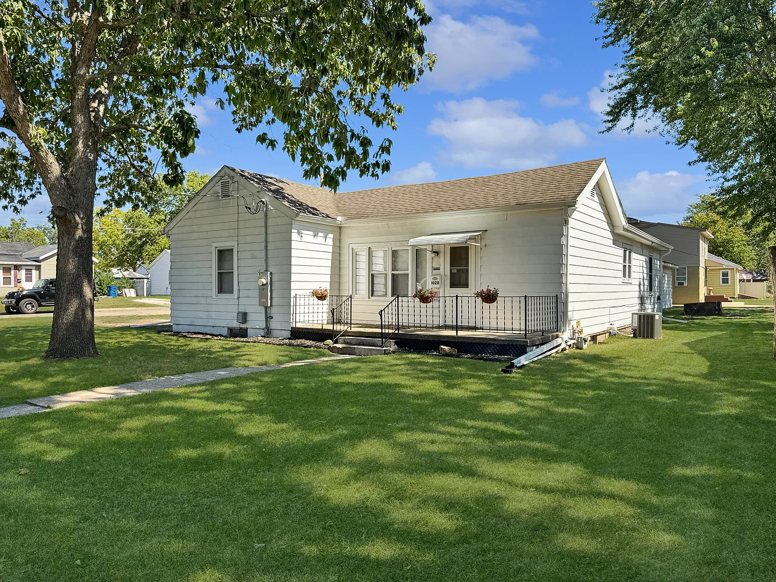 1028 Pine St — Photo 1