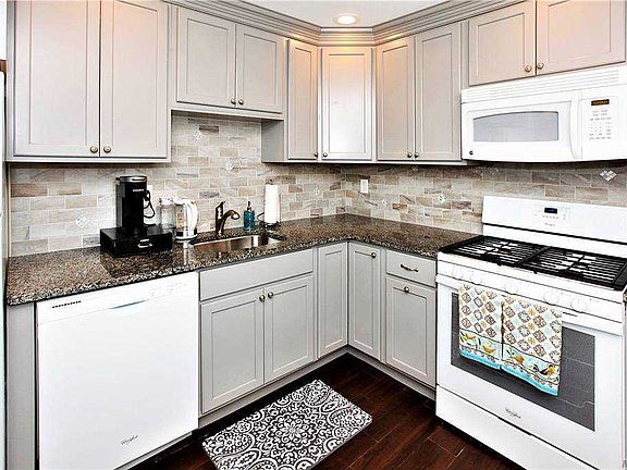 3rd image of 11 Glen Hollow Dr APT D48