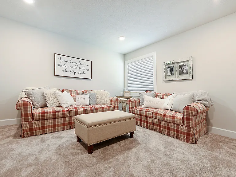 409 Spruce Ln — Photo 38