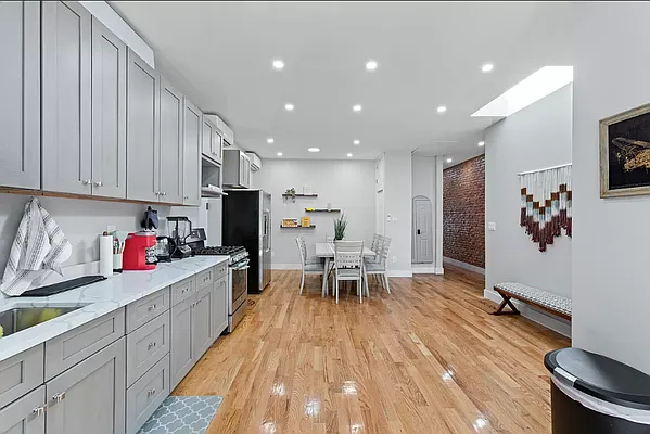 Rented by Voro New York | media 34