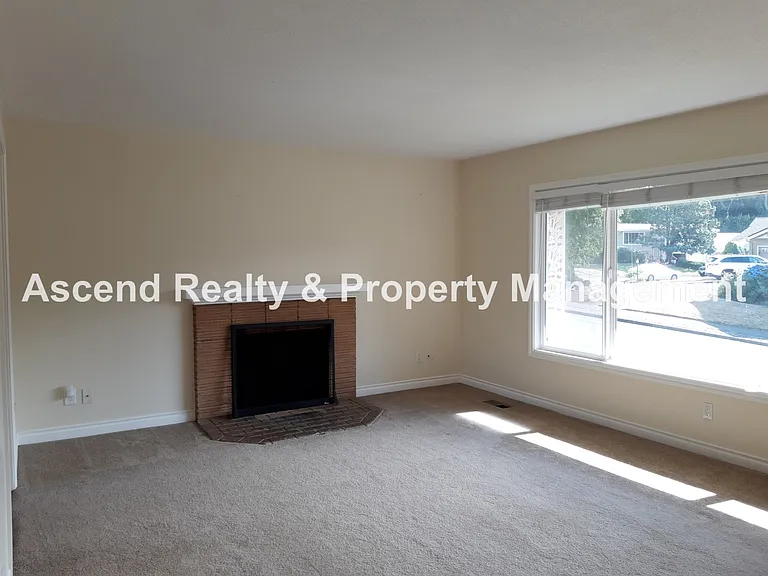 2945 SW 118th Ave — Photo 2