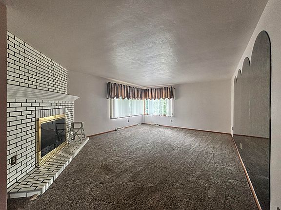 2nd image of 570 E Amsler Rd