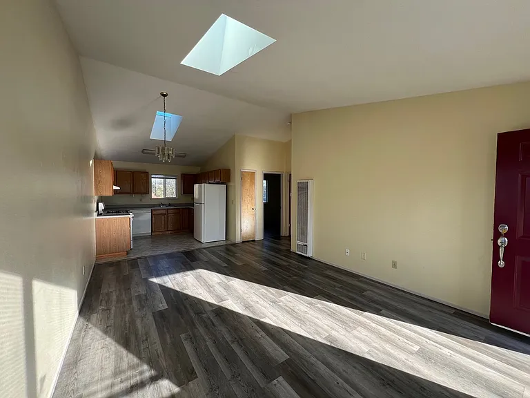 1805 Caroline Ave — Photo 4