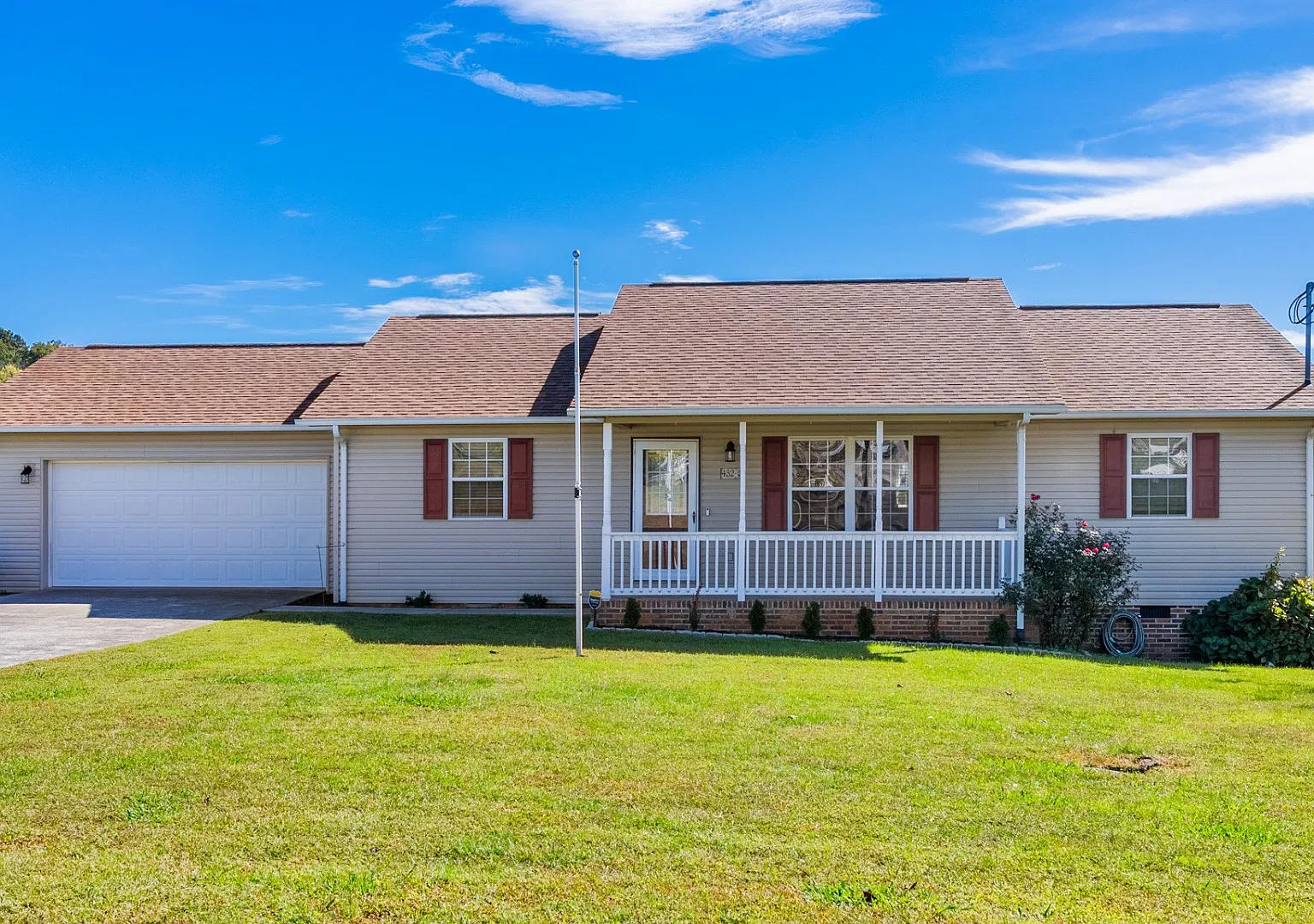 432 Tyler Dr — Photo 1