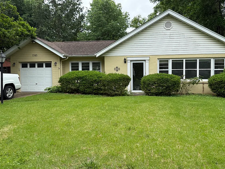 1046 Glenbrook Ave — Photo 2