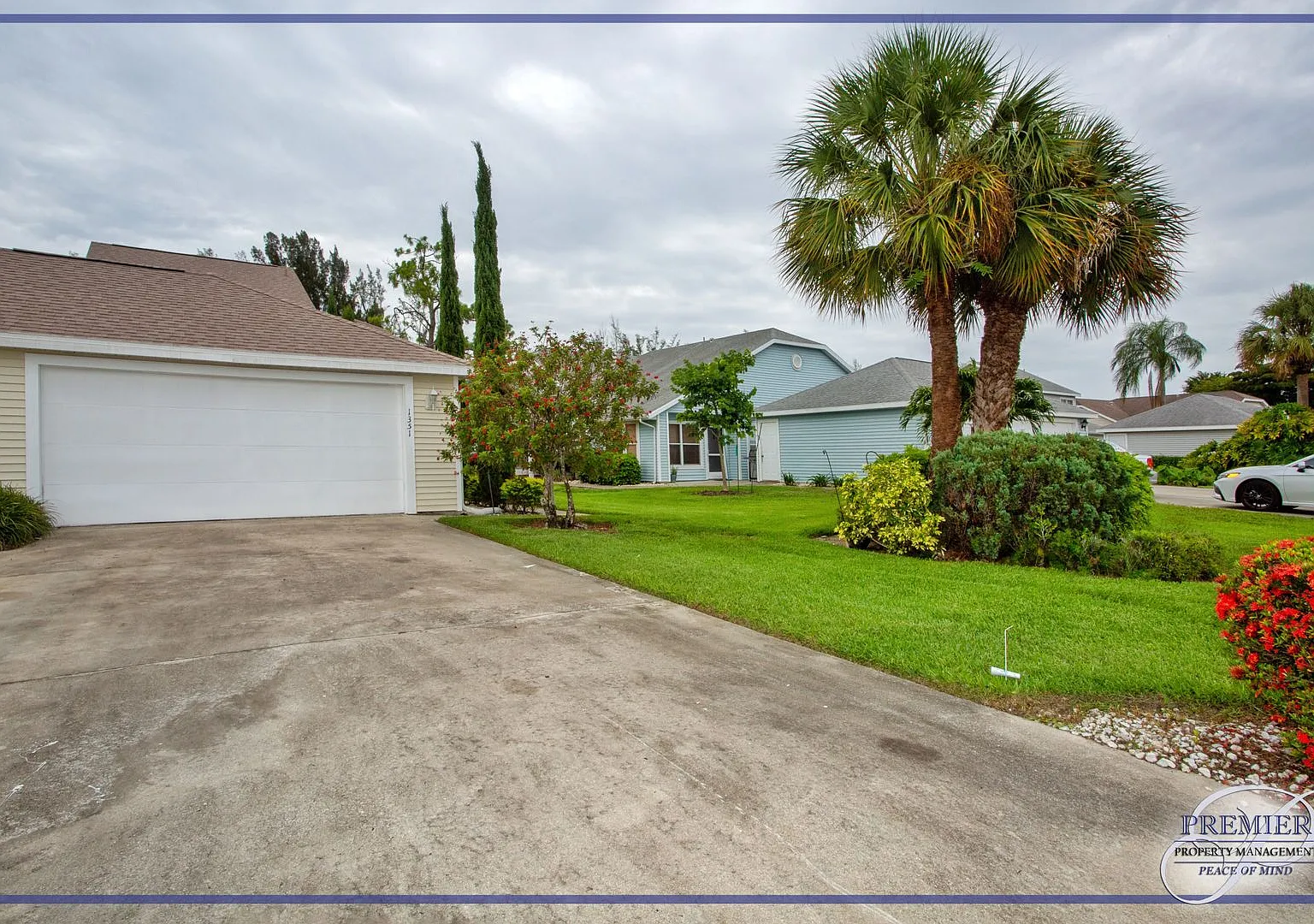Great Location 3/2.5 Townhouse**2 Car Garage Quiet And Low Density Communuty — Photo 4