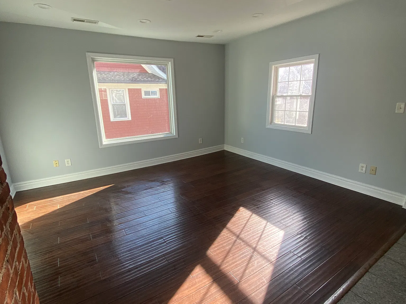 3 bed, 1100 sqft, $2,700 — Photo 3