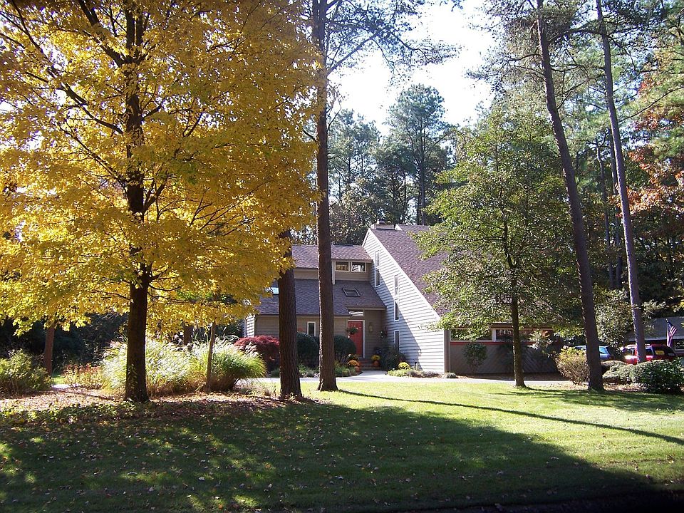 Front with 2 drive ways