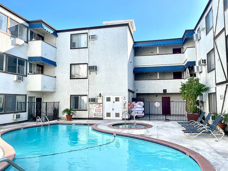 18530 Hatteras St #114 — Photo 11