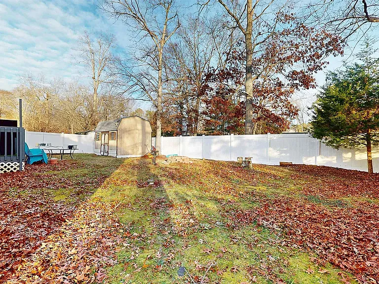 450 Redwood Ave — Photo 23