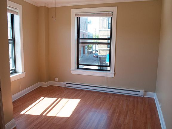 2nd image of 860 Hinman Ave