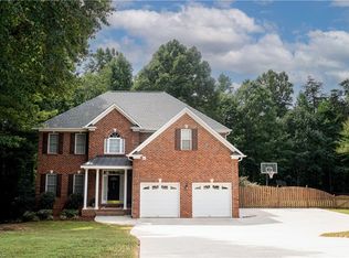 8905 Seacrest Dr, Kernersville, NC 27284