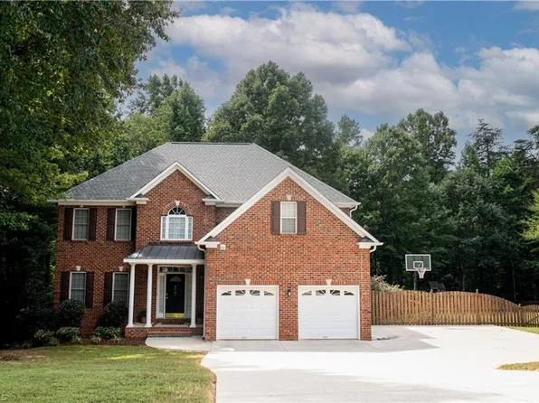 8905 Seacrest Dr, Kernersville, NC 27284