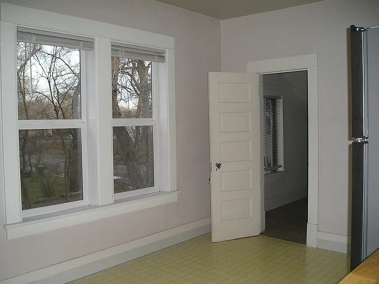 kitchen & bonus room