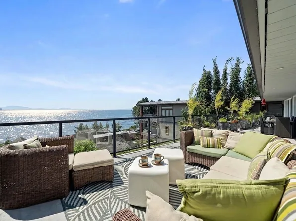 14380 Sunset Dr, White Rock, BC V4B 2V5