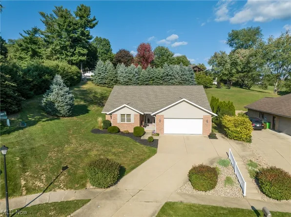 225 High St, Dover, OH 44622
