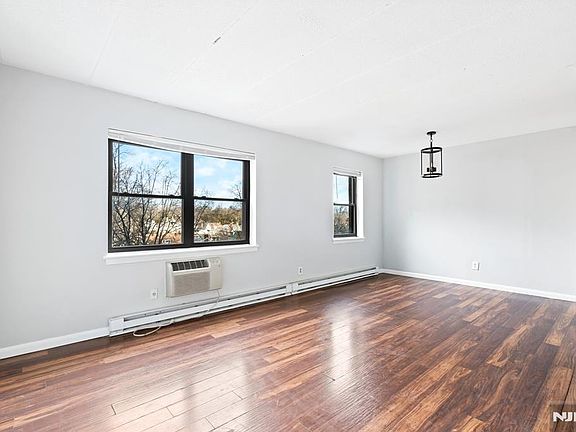 2nd image of 300 Lookout Ave APT C4
