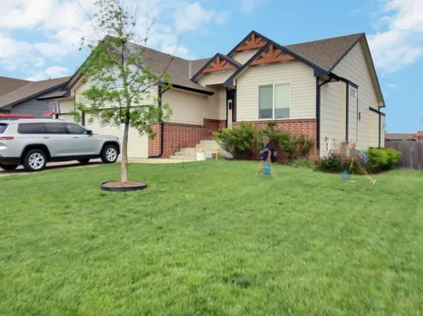 5369 N Pebblecreek Ct, Bel Aire, KS 67226