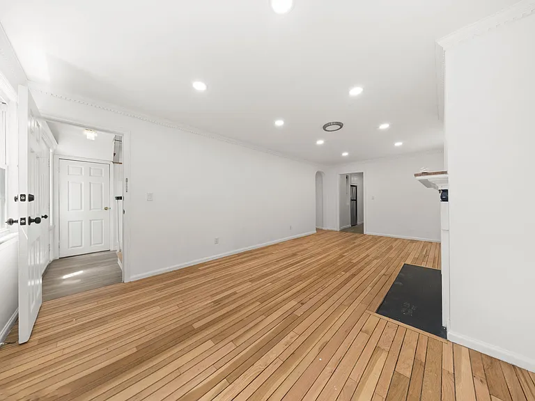 493 Beverly Rd #1 — Photo 4