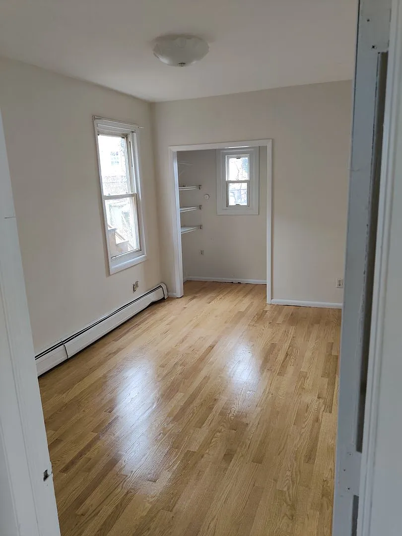 12 Rowan St — Photo 3