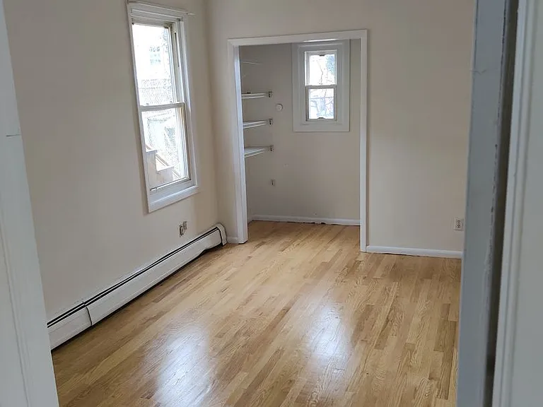12 Rowan St — Photo 3