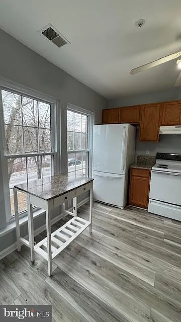 2 bed, 1.5 bath, 918 sqft, $2,649 — Photo 3