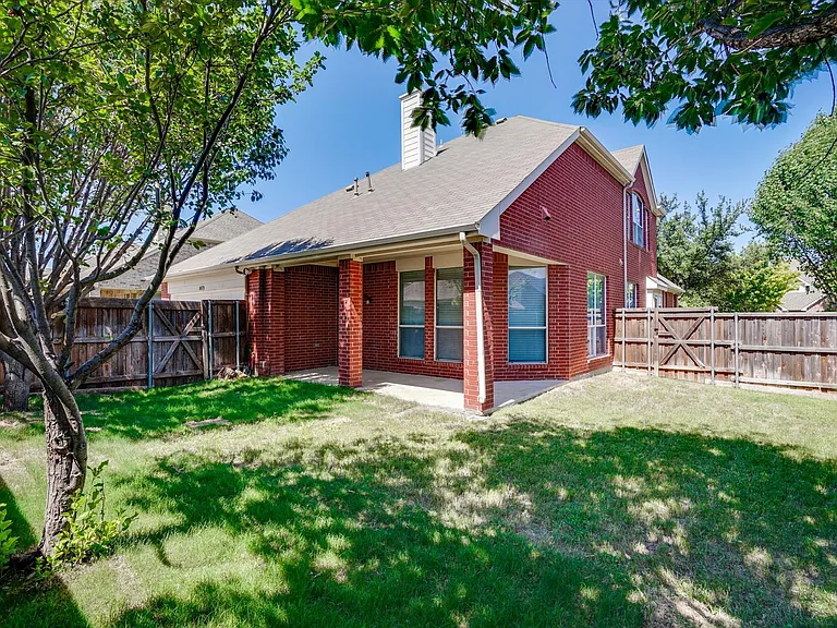 7657 Ravenhill Dr — Photo 29