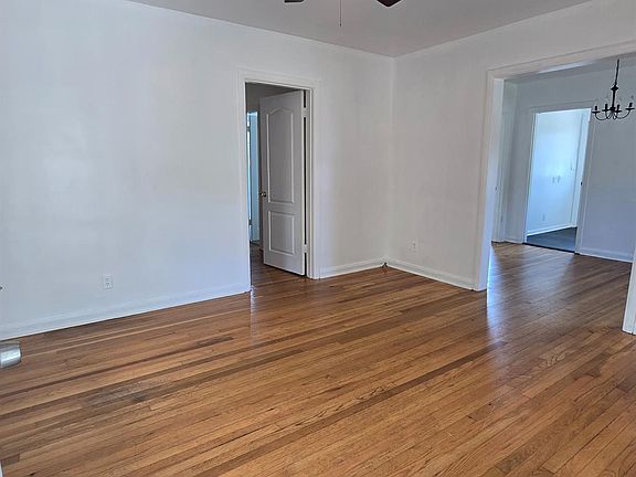 3rd image of 4926 Myrtle St