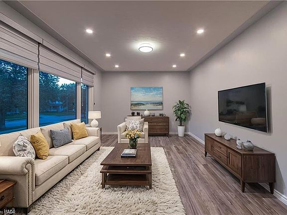 2nd image of 136 Macgregor Cres