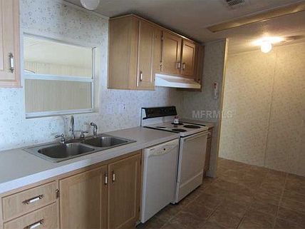 4th image of 210 York Cottage Dr