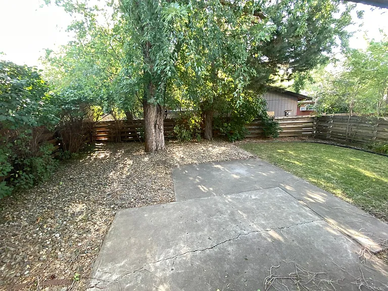 1404 N Brook Ct — Photo 25