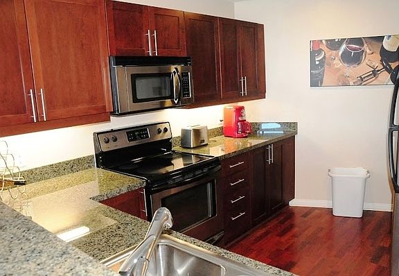 5th image of 253 10th Ave Unit 903