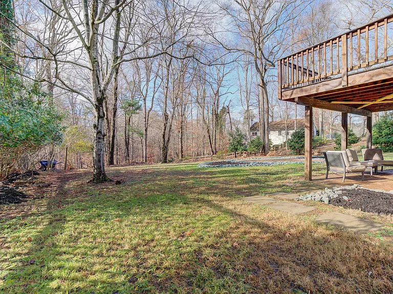 403 Westmoreland Ct — Photo 17