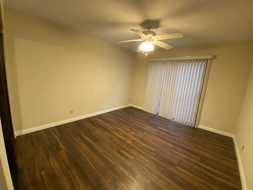 449 E Providencia Ave — Photo 3