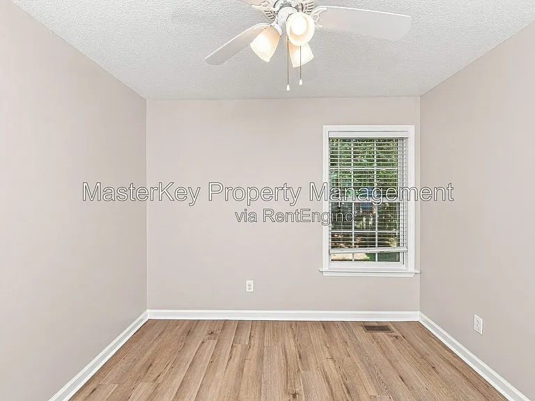 201 Harvester Dr — Photo 15