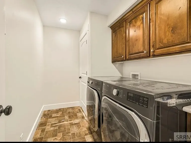 1079 N 2700 W — Photo 11