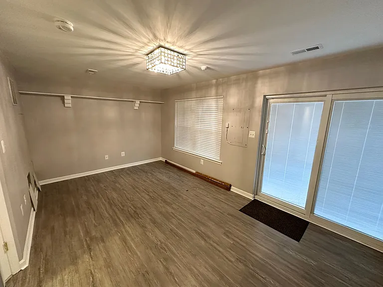 20200 Brookview Sq — Photo 15