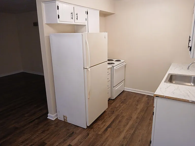 8606 Standing Oak Dr — Photo 4