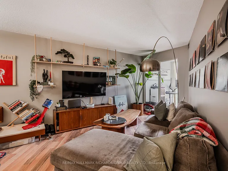801 King St W #501 — Photo 4