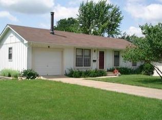 2201 Meadowlark Dr, Harrisonville, MO 64701