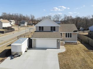 2907 E 43rd St, Des Moines, IA 50317