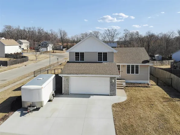 2907 E 43rd St, Des Moines, IA 50317