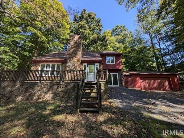 1704 N Ridgeway Dr, Ellettsville, IN 47429