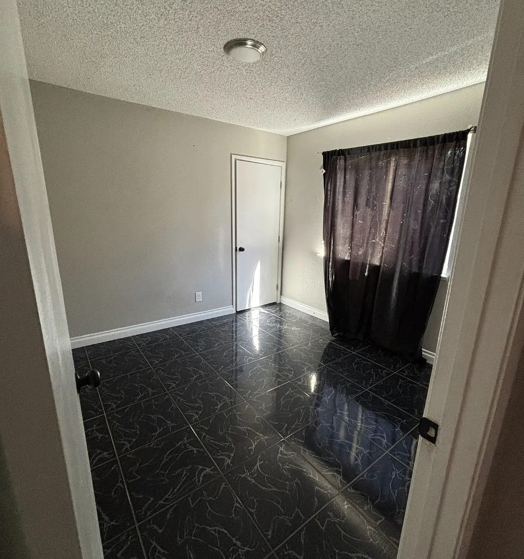 3 bed, 1166 sqft, $2,200 — Photo 4